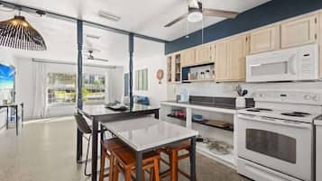 Family Apartment, 2 Bedrooms | Private kitchen