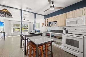 Family Apartment, 2 Bedrooms | Private kitchen