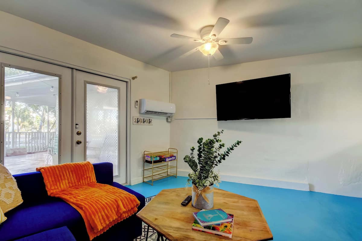 Apartemen Comfort, 1 Tempat Tidur Queen dengan tempat tidur Sofa | Meja kerja, ruang kerja ramah laptop, Wi-Fi gratis, dan seprai linen