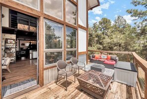Terrace/patio - Authentic 4BR Big Bear Cabin • Dog-Friendly w/ Deck and Mountain Access (Big Bear)