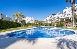 Pool - Sunny 2-Bedroom Apartment | Pool & Terrace | Estepona (Estepona)