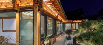 Entire Private Korean Hanok House with Outdoor Hot Tub in Andong – Seohodang