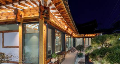 Entire Private Korean Hanok House with Outdoor Hot Tub in Andong – Seohodang