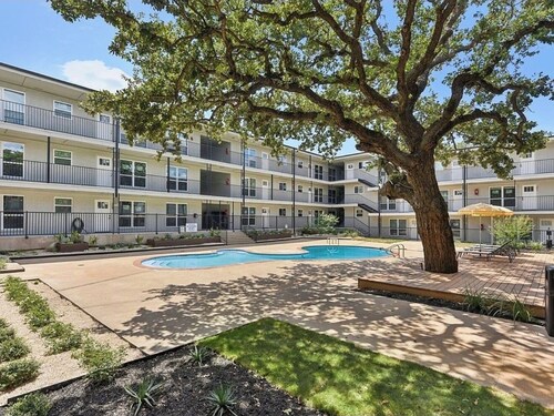 Peaceful 1-bedroom apartment in downtown Austin -RedRiver Haven Retreat