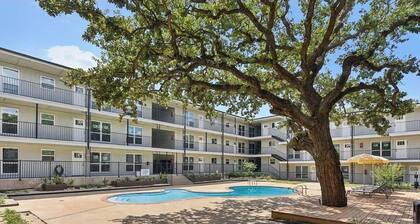 Peaceful 1-bedroom apartment in downtown Austin -RedRiver Haven Retreat