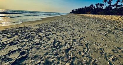 Thodiyil 30 second away from beach couple private beach cabana