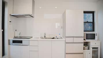 Premium Room, Mountain View | Private kitchen