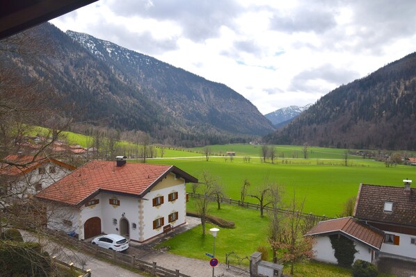 Classic-Apartment, 2 Schlafzimmer | Blick von der Unterkunft