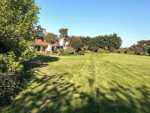 Property grounds - 4 bedroom accommodation in Waxham (Waxham)