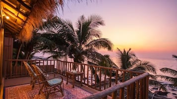 Chambre Double Deluxe, balcon, vue mer | Enceinte de l’hébergement