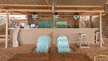 Chambre Double Deluxe, balcon, vue mer | Bar (sur place)