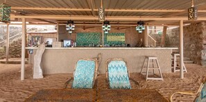 Deluxe-Doppelzimmer, Balkon, Meerblick | Bar (in der Unterkunft)