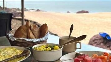 Dobbeltrom – deluxe, balkong, sjøutsikt | Utendørsservering