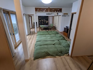 1 habitación, escritorio, tabla de planchar con plancha y wifi gratis 