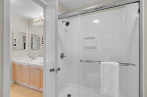 Shower, hair dryer, towels - Ocean-View Condo + Pool Access + Golf + Trails in Wild Dunes | 411 Summerhouse (Isle Of Palms)