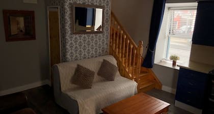 Charming 1-Bedroom Apartment with Jacuzzi in Johnstown