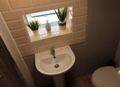 Charming 1-Bedroom Apartment with Jacuzzi in Johnstown