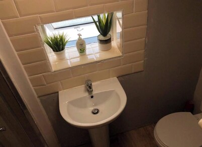 Charming 1-Bedroom Apartment with Jacuzzi in Johnstown