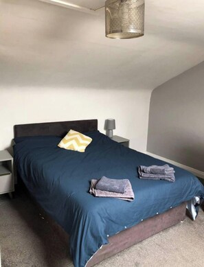 Room - Charming 1-Bedroom Apartment with Jacuzzi in Johnstown (Johnstown)