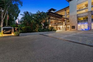 Exterior - Temple 4 Bedroom 214/5 (Palm Cove)