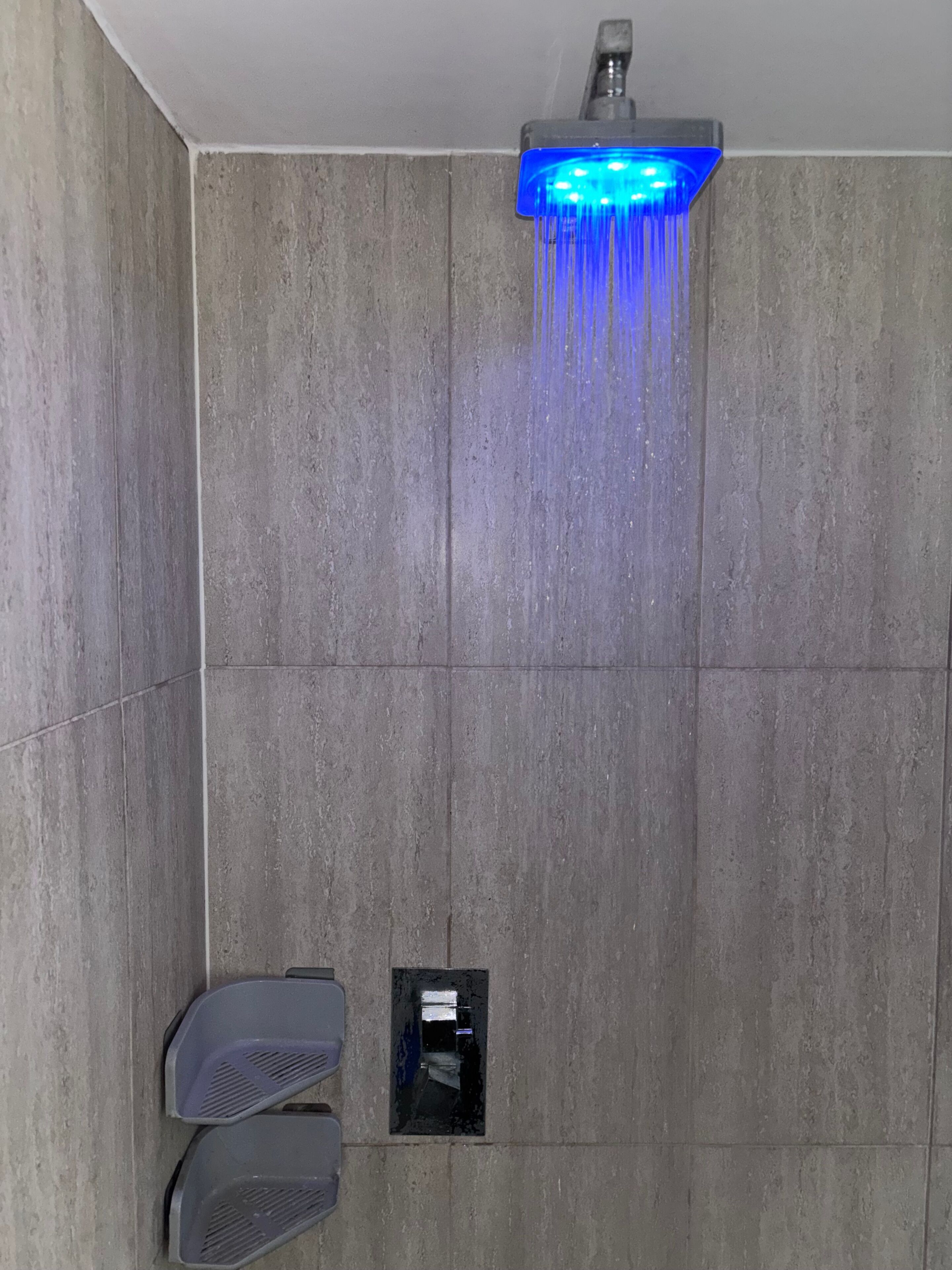Shower, jetted bath, towels