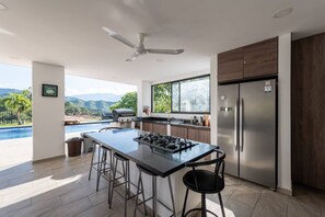 Fridge, microwave, stovetop, coffee/tea maker - Archi Villa -Sopetran (Sopetrán)