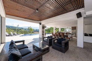 Outdoor dining - Archi Villa -Sopetran (Sopetrán)