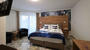 3 chambres, coffres-forts dans les chambres, fer et planche Ă repasser