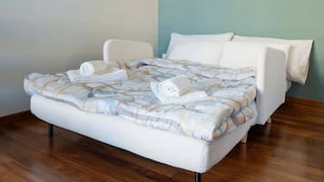 1 bedroom, iron/ironing board, WiFi (free)