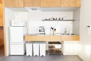 冰箱、微波炉、炉灶、厨具/餐具