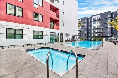 Modern Central LA Condo 2BR, 2BA New Listing