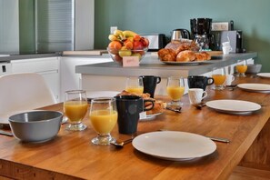 Dining - Large T4 Chic & Spacious - 3 bedrooms - 3 BATHROOMS - Center & Voie Verte (Périgueux)