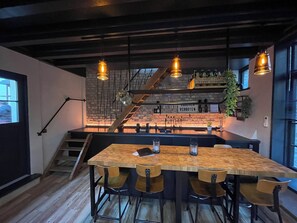 Bar (in der Unterkunft)