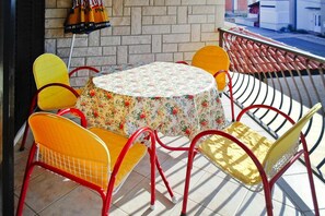 Apartment | Outdoor dining - Apartment in Jadranovo With Balcony (Crikvenica)