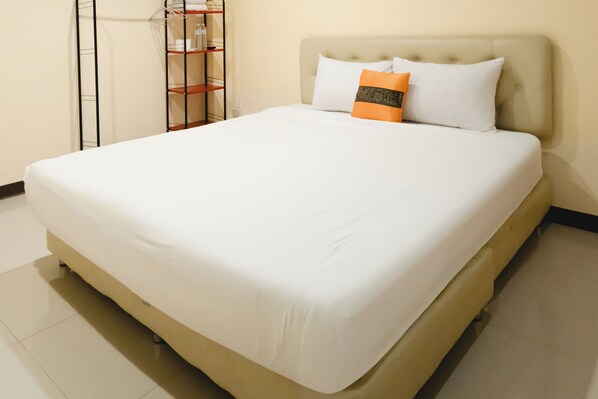 Standard Room, 1 King Bed, Shared Bathroom | Interior detail - Khaosan Station Hostel (Phra Nakhon)