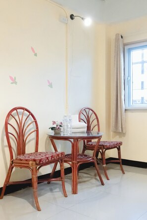 Economy Twin Room, Shared Bathroom