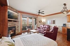1 bedroom, free WiFi, bed sheets - 1BR Condo w/ Stunning Long-Range Views, Deck + Hot Tub / Pool / Gym - Near Boone (Boone)