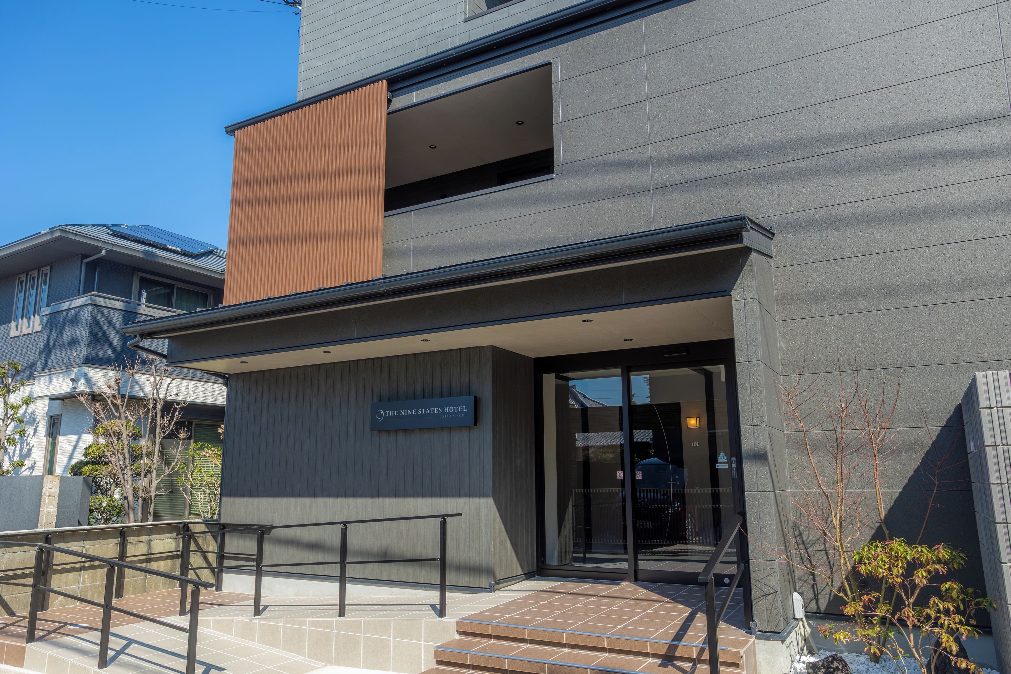 تفاصيل الفندق من الخارج