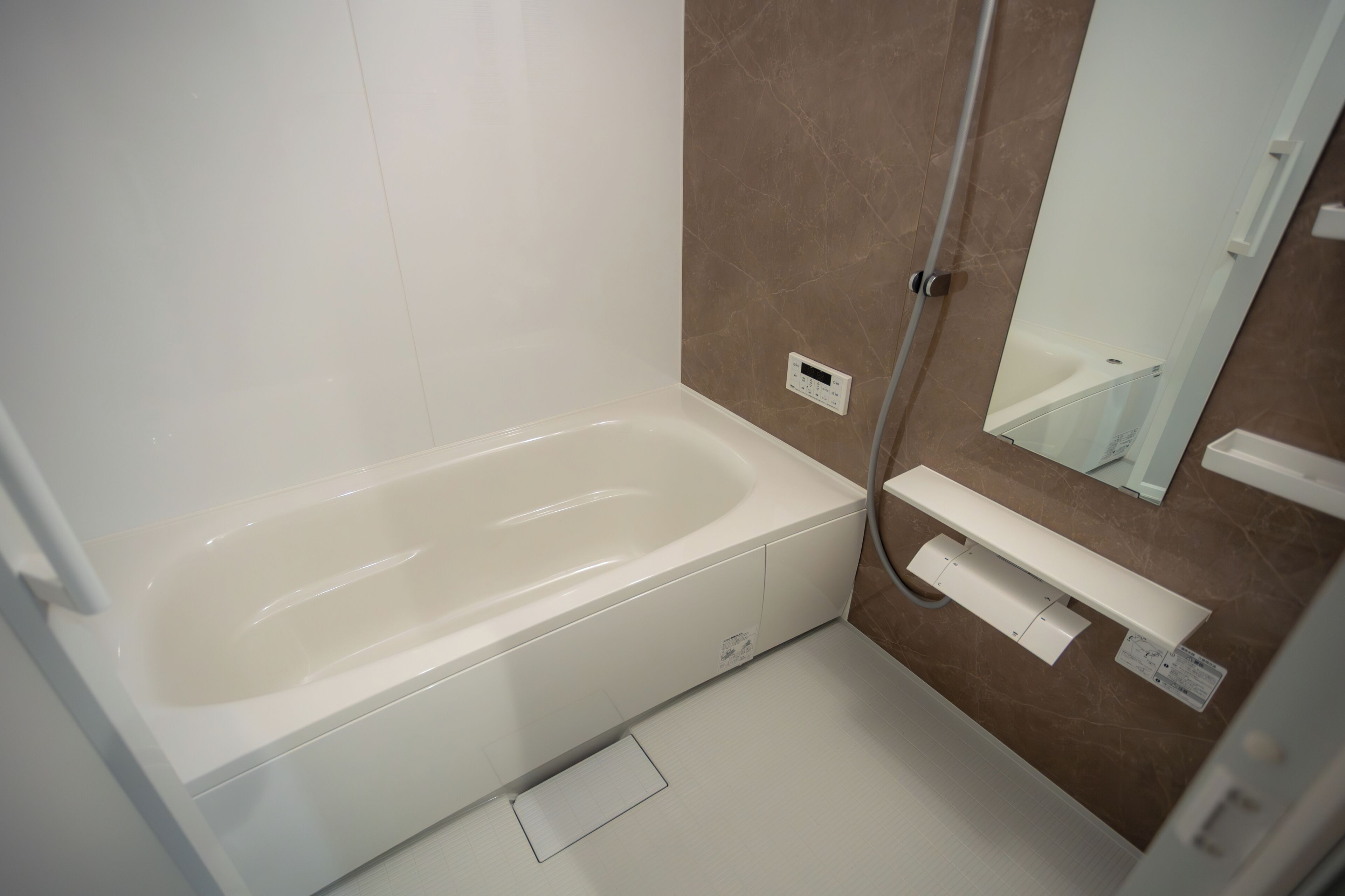 Separate bathtub and shower, free toiletries, hair dryer, towels