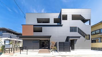 تفاصيل الفندق من الخارج