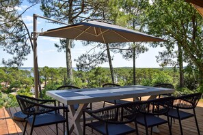 Outdoor dining - Picturesque Lakeview Holiday House for 6 (Lacanau)