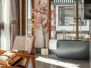 Quarto casal superluxo, vista para a cidade | Banheira de imersão