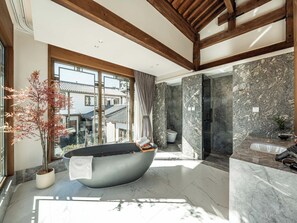 奢华双人房, 城市景观 | 浴室