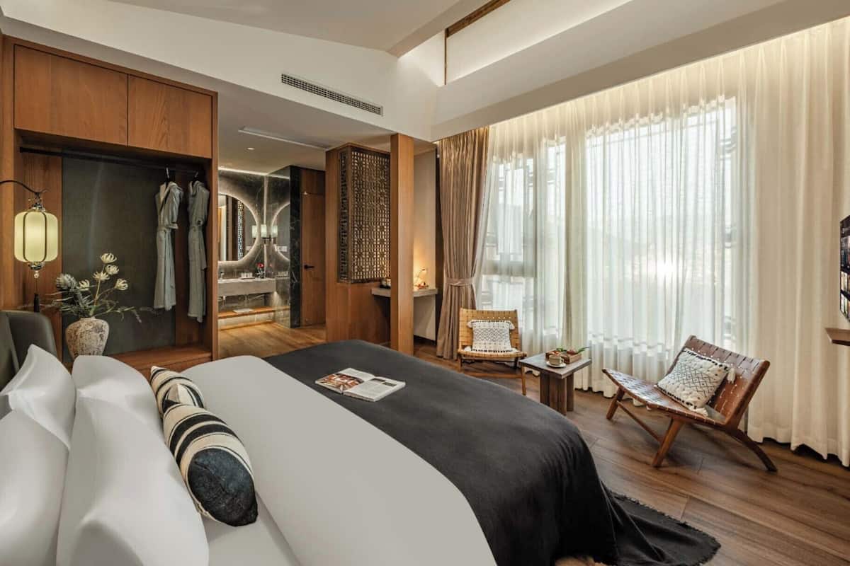 Romantic Double Room, City View