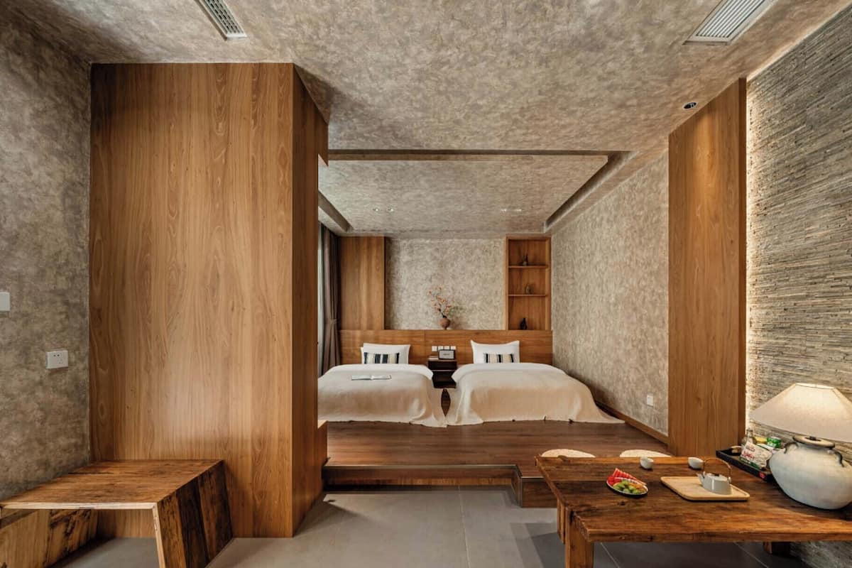 Superior Twin Room, Courtyard View | Living area