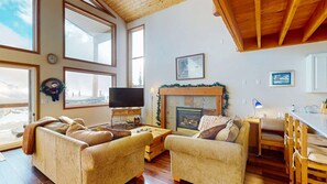 Fireplace - Okanagan - Arolla Chalet C (Big White Mountain)