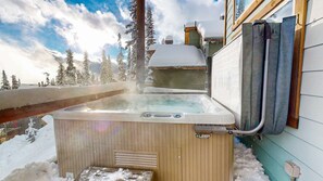 Outdoor spa tub - Okanagan - Arolla Chalet C (Big White Mountain)