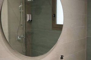 Hair dryer, towels, soap, toilet paper - City Brand New Flat-GF1 (GOUDI)