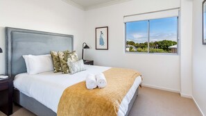 3 bedrooms, iron/ironing board, internet, bed sheets - The Lookout, TOP NOTCH (WOORIM)