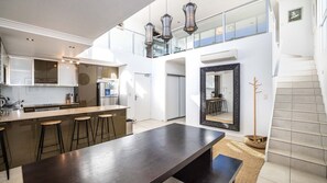Microwave, oven, stovetop, dishwasher - The Lookout, TOP NOTCH (WOORIM)